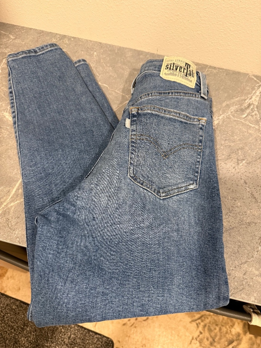 Silver Tab Mom Jeans in medium light wash.  Size 27